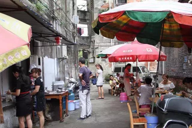 一碗螺蛳粉爱上一座城,一碗螺蛳粉只吃一半