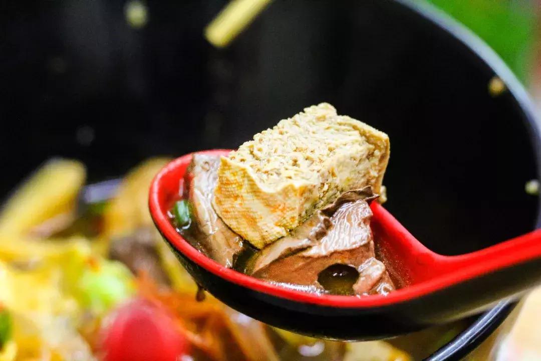 结婚12年，台湾夫妻在厦大旁开了家“黑”店，专治小确丧……