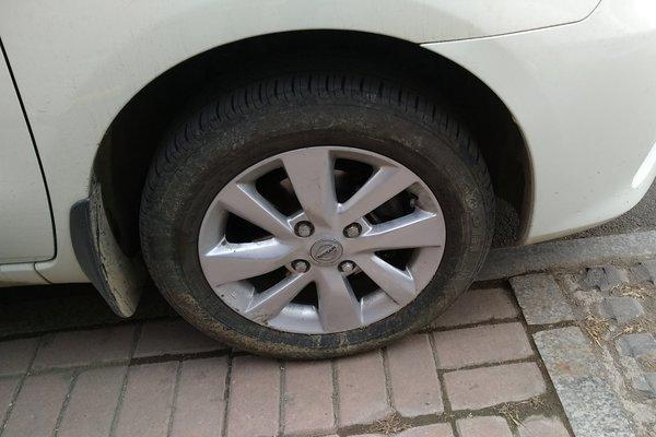 日产骊威2019款六万落地,日产骊威04款