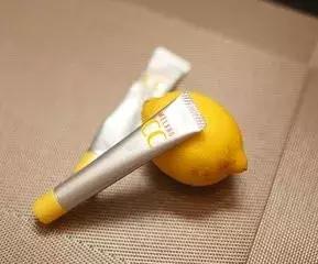 挤黑头痘痘粉刺闭口,怎么去除闭口痘