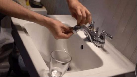 冲凉的花洒水越来越小是哪里堵了,花洒混水阀堵了更换还是找人修