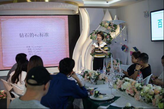 爱在春天白牡丹百合,爱在春天牡丹与百合重逢