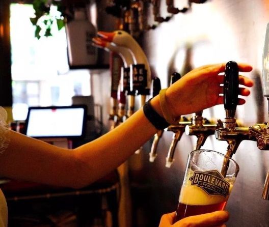 西安藏在市区的户外小众酒馆,西安隐藏的民谣小酒馆