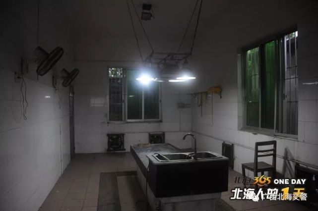 喜报公安局民警荣获劳动模范称号,广西北海交警郑明