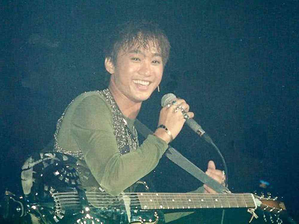 黄家强谈黄家驹开演唱会,黄家强纪念家驹25周年演唱会屏幕