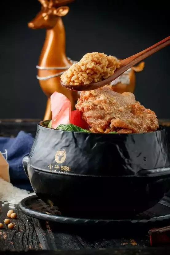 把大众品类做出小众质感看小牛罐如何把米线做得“牛”气冲天