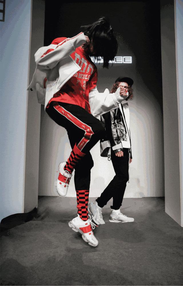 这还是老村炮安踏吗?全新太空鞋潮炸了,半个欧美朋友圈都在跪舔