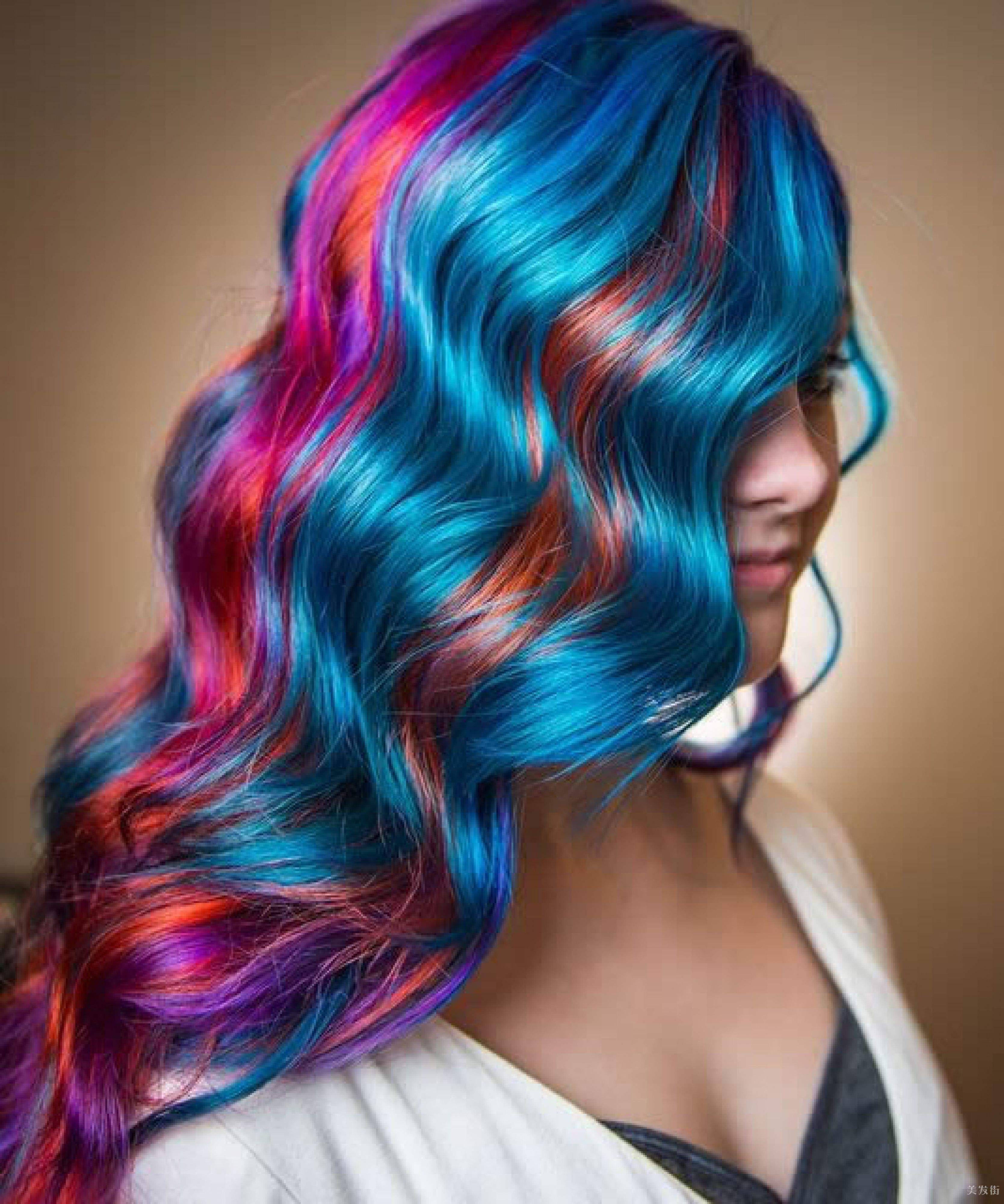 染发时不小心沾的衣服上怎么清理,染发剂弄到皮肤上怎么清除掉