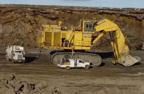 目前世界上最大的小型挖掘机,世界上最小900斤挖掘机