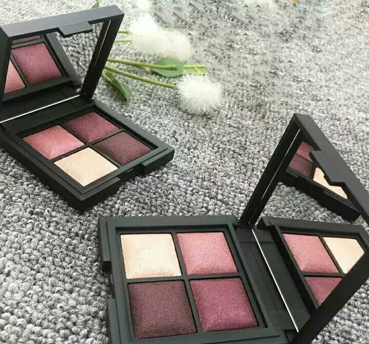 妈妈已经把脸打肿了,我妈把我眼睛打肿了