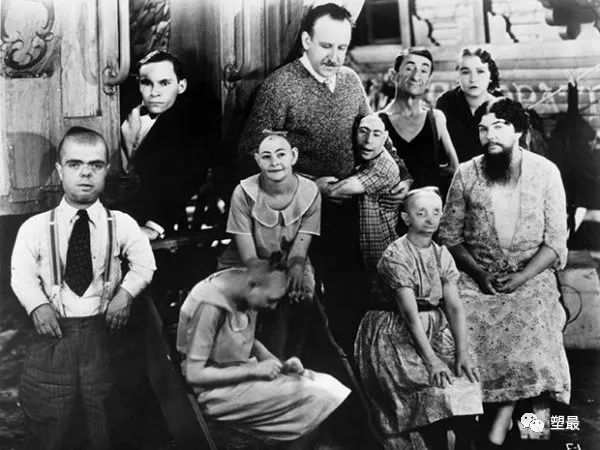 我看了场大尺度畸形人体秀，从此再也没睡过安稳觉！