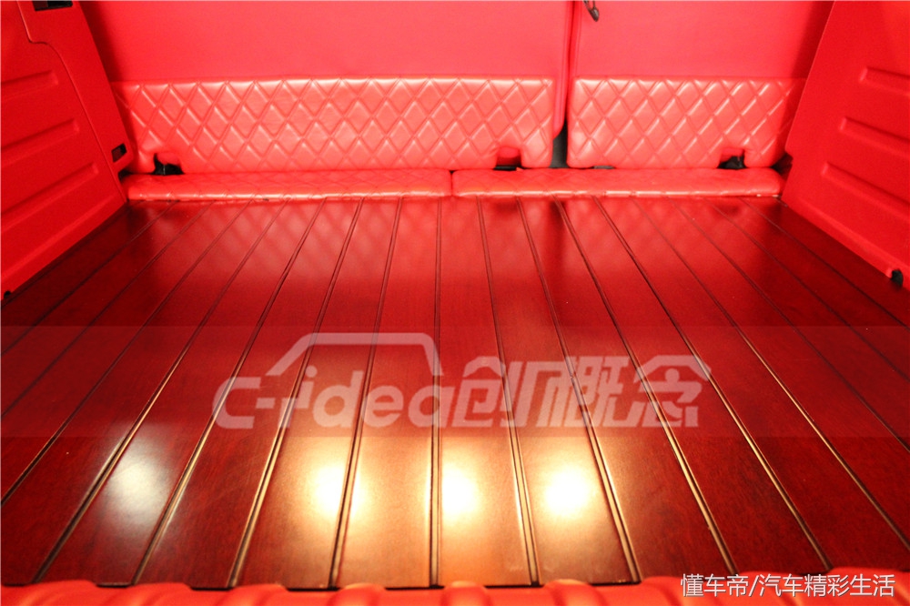 悍马H2顶级改装内饰,悍马h2内饰大屏幕