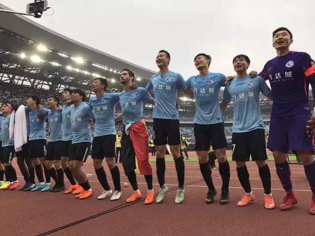 大连胜利视频,大连比赛胜利欢呼场面