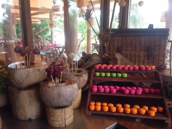 衣冠不整恕不招待厨师,衣冠不整不让进的饭店