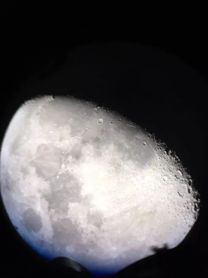 衣冠不整恕不招待厨师,衣冠不整不让进的饭店