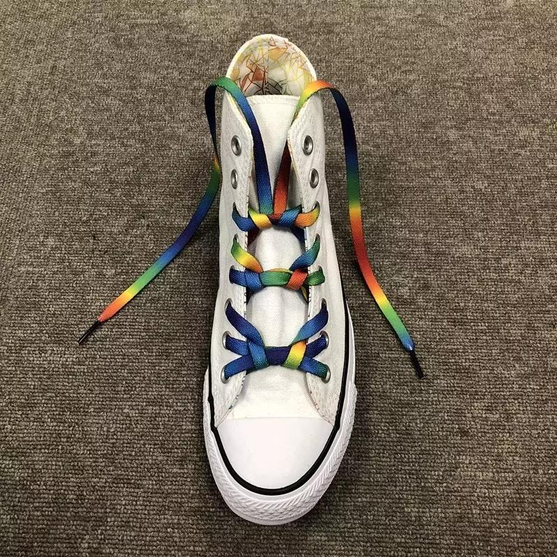 休闲鞋系鞋带方法简单又好看,今年最流行黑鞋系鞋带方法