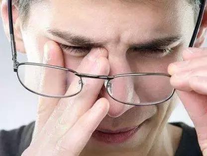 早上起床眼屎多，你知道不同的眼屎说明什么问题吗？