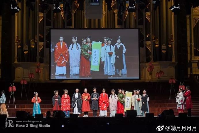 90后中国姑娘，在澳洲街美哭外媒