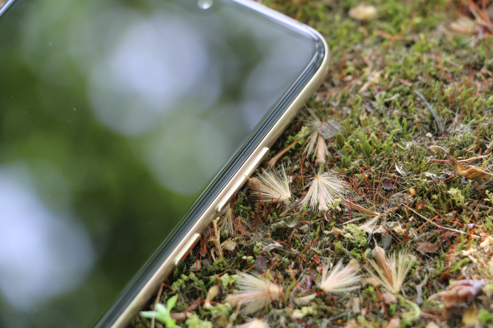 华为p20香槟金和宝石蓝哪个好看,极光色或成潮流华为p20开箱图赏