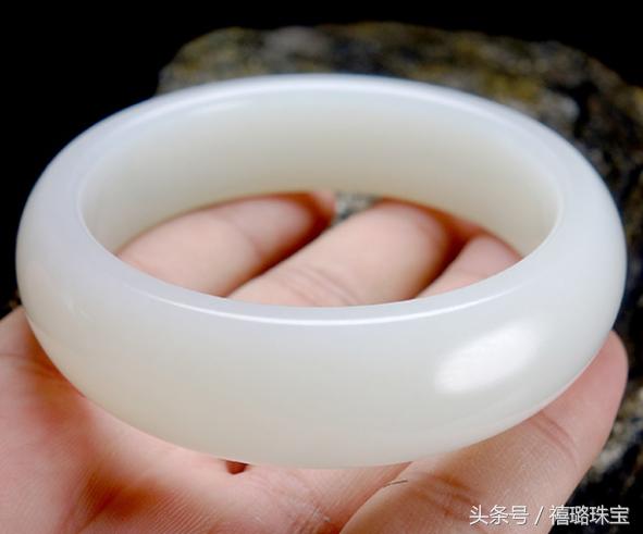 和田白玉带翠珍贵吗,和田白玉翡翠知识