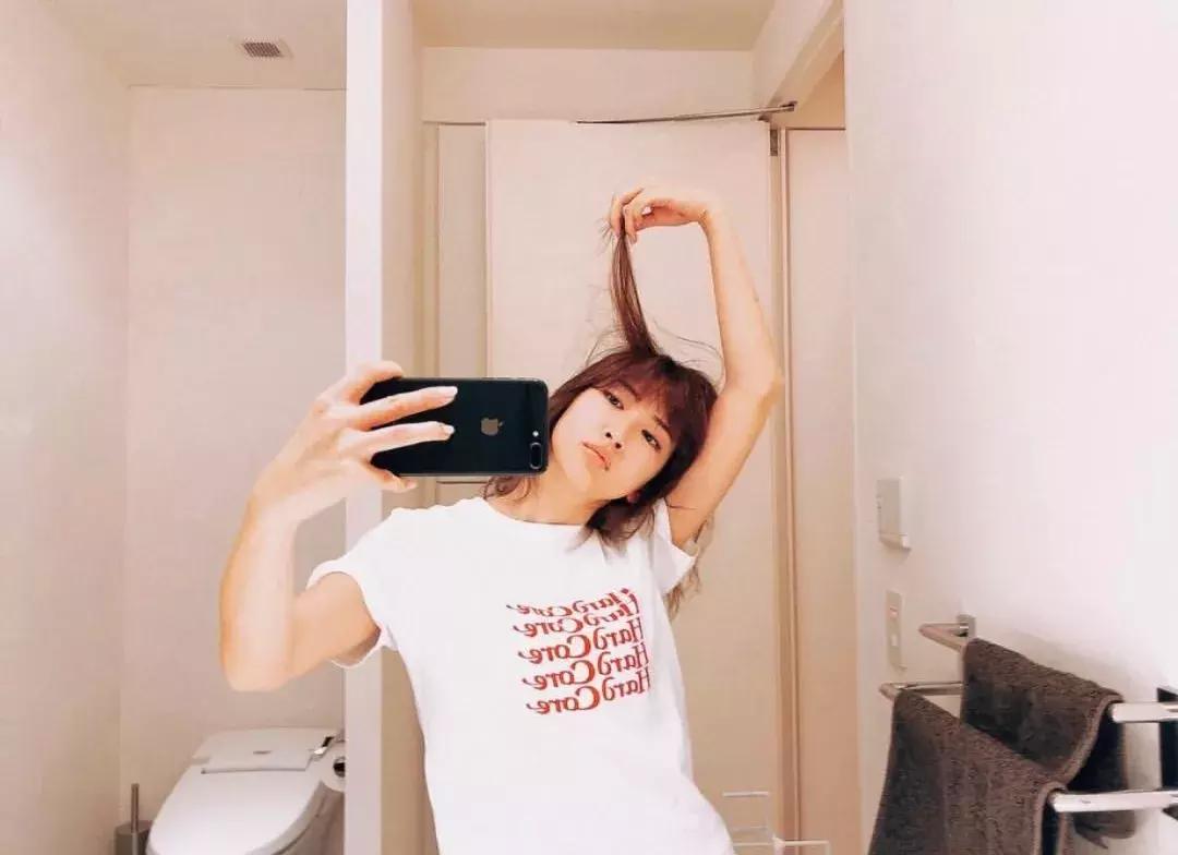 32岁的日本带货女王纱荣子，看起来像18岁，她的保养秘诀是什么？