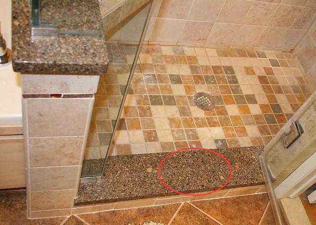 屋里地板被水泡了需要更换吗,邻居重新装修导致我家漏水