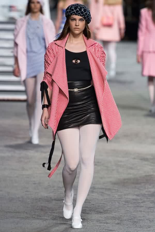 香奈儿巴黎时装秀价值多少,香奈儿巴黎皇宫大瀑布时装秀