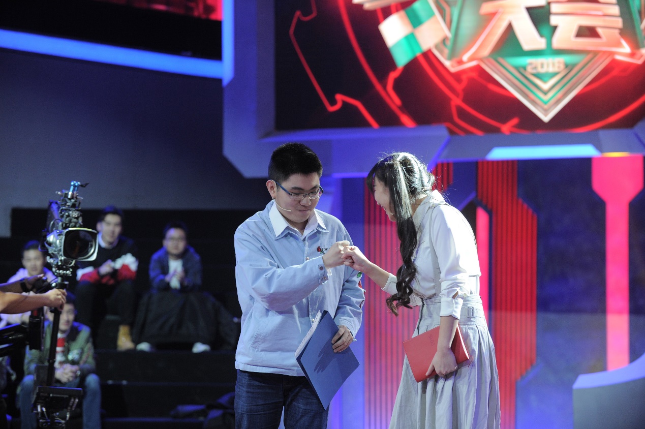 足球解说的功底有多绝,一本正经的胡说八道的足球解说