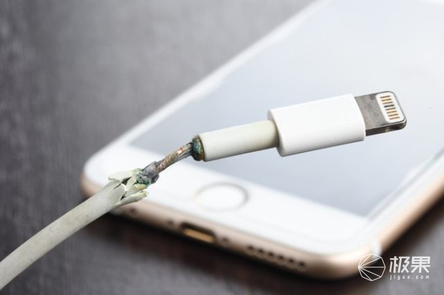 数据线被猫咬坏了,数据线被猫咬破了能保修吗