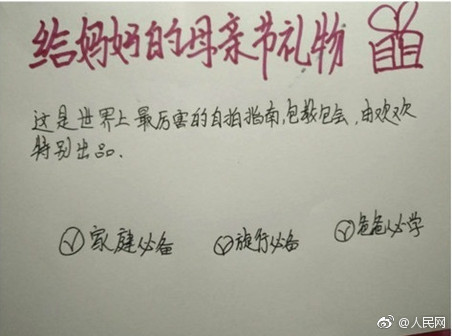 五十岁大妈鬼步舞,女子带领50岁大妈跳鬼步舞