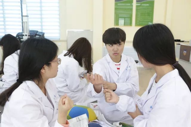 医学生新的一天,医学生的一天在医院