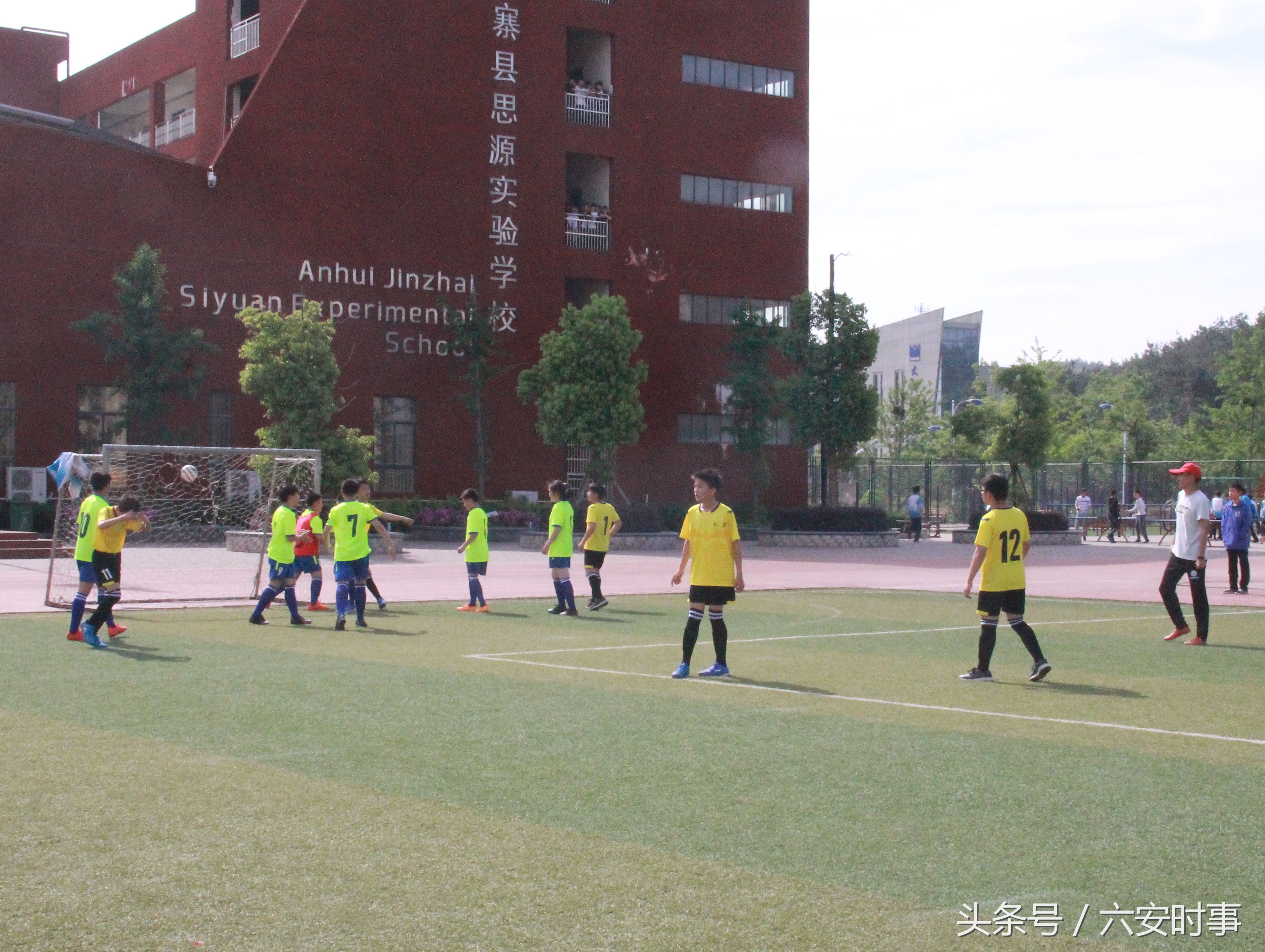 绿茵舞动青春,激情舞动青春