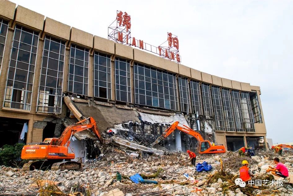 汶川大地震志愿者影集,汶川十年影像