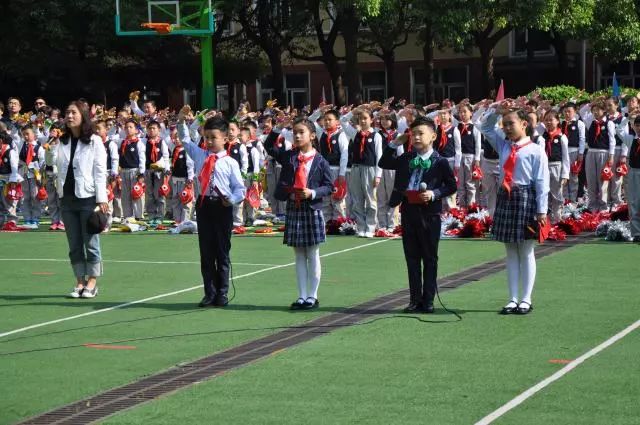 阳光下的成长艺术节,春天里歌唱活动