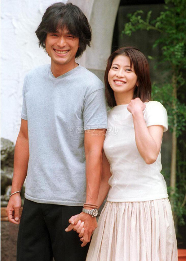 日本的女明星嫁给中国人,结过三次婚的日本女艺人