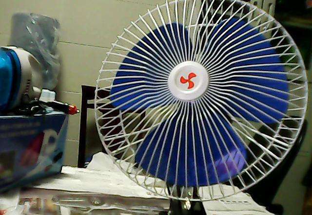 台式电风扇不摇头的修理办法视频,电风扇只摇头不转是什么原因