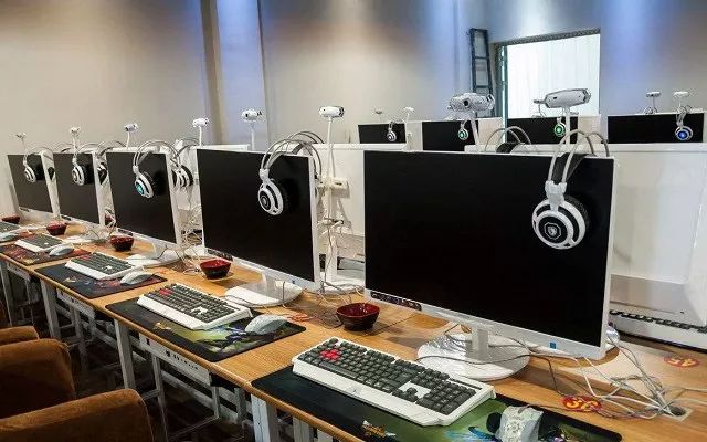 铅锤哥:网吧处理的二手电脑能买吗?网吧升级倒闭出售的电脑靠谱不?