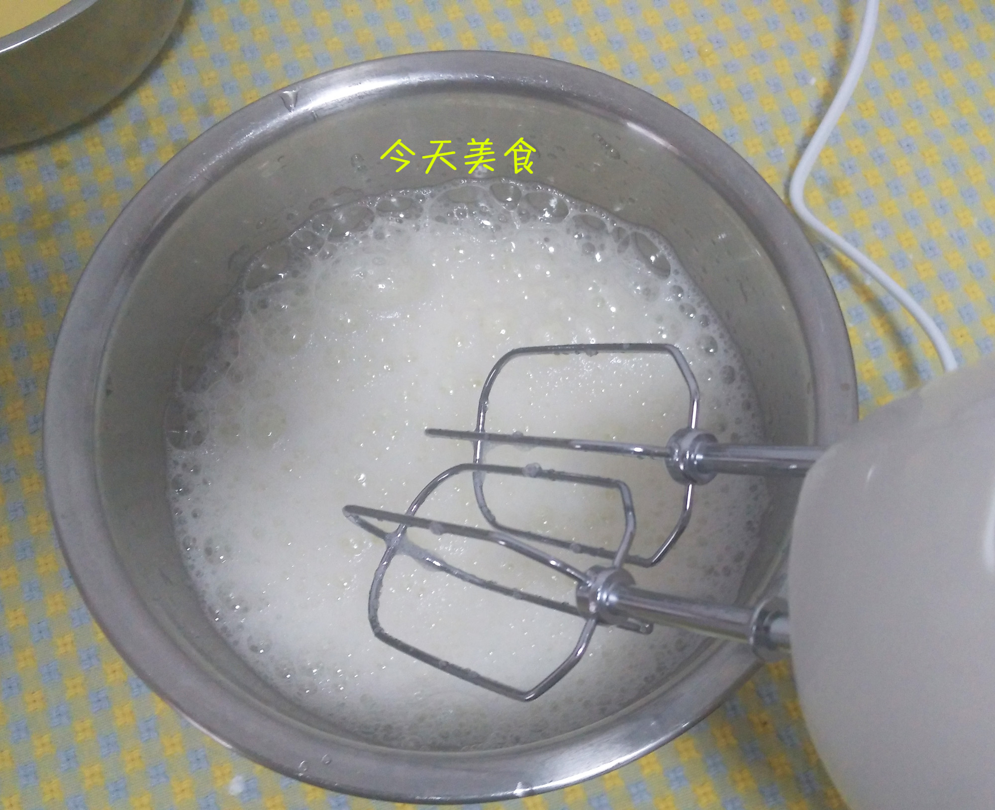 这有详细图文介绍，学一学怎么做蛋糕，就不会被戚风给“气疯”了