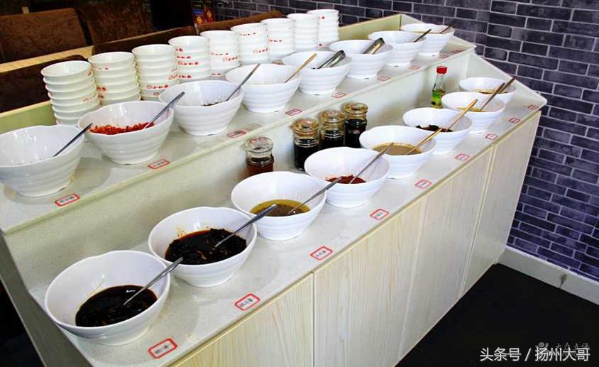 贵州吃的生猛美食,在贵州苗寨吃酸汤鱼