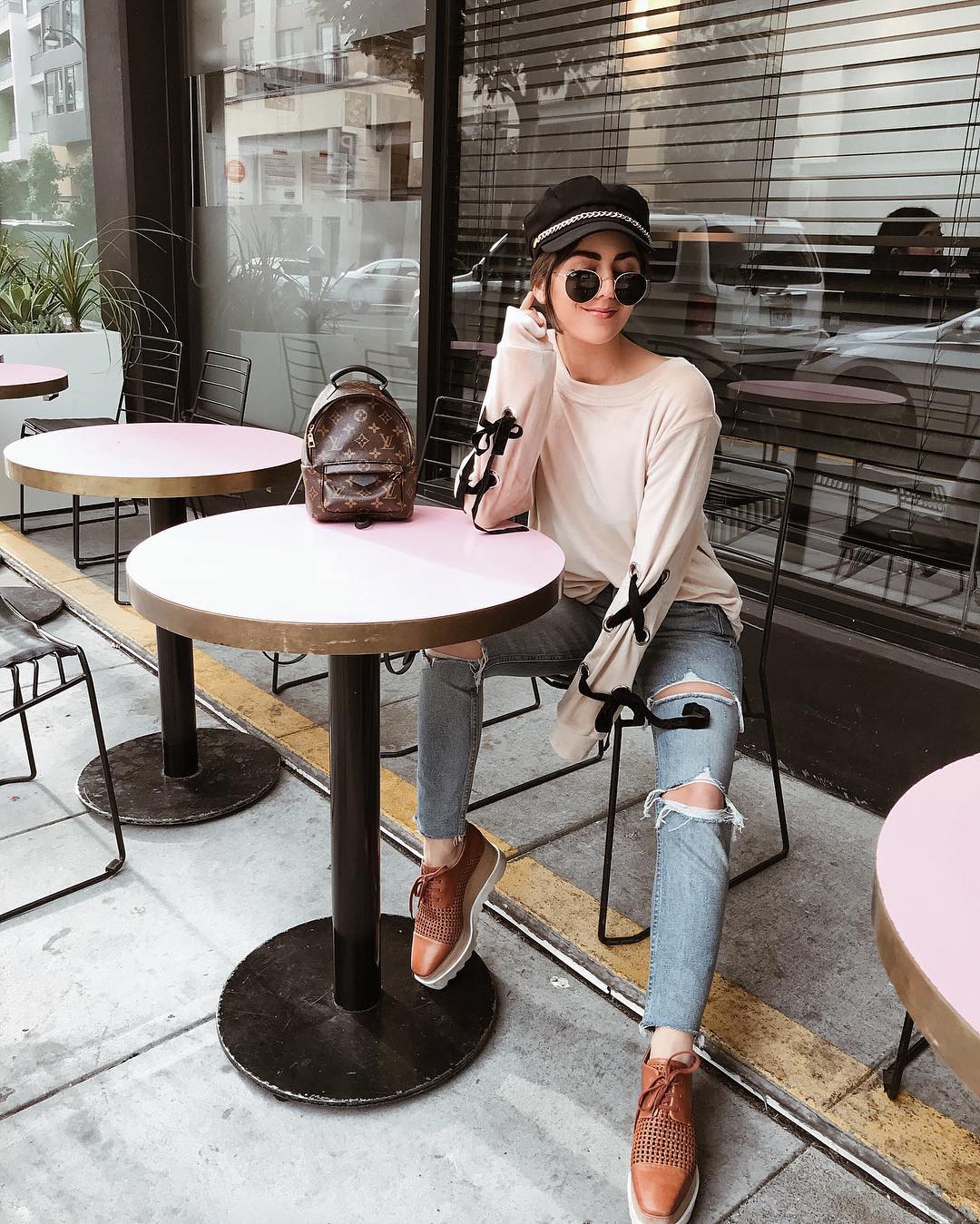 破洞牛仔裤的穿搭技巧学生党,破洞牛仔裤怎么穿搭新款