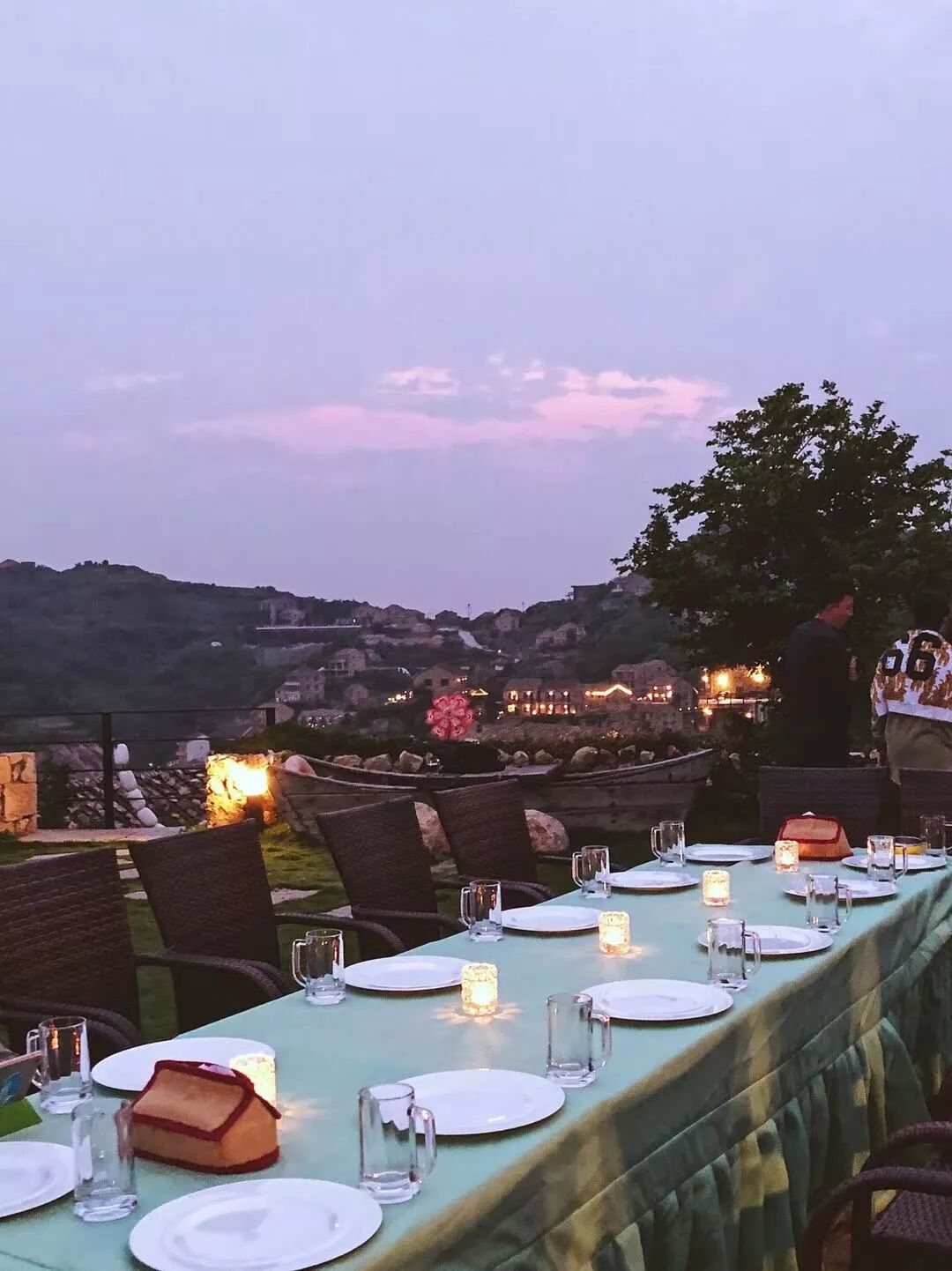 在浙江海边发现了一座欧式石头村落，它的美胜似五渔村，又像圣托里尼