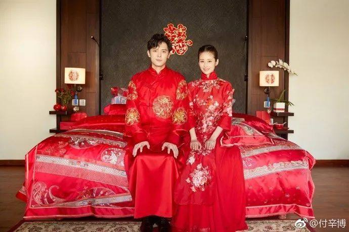 付辛博颖儿机场照睡衣,付辛博颖儿礼服