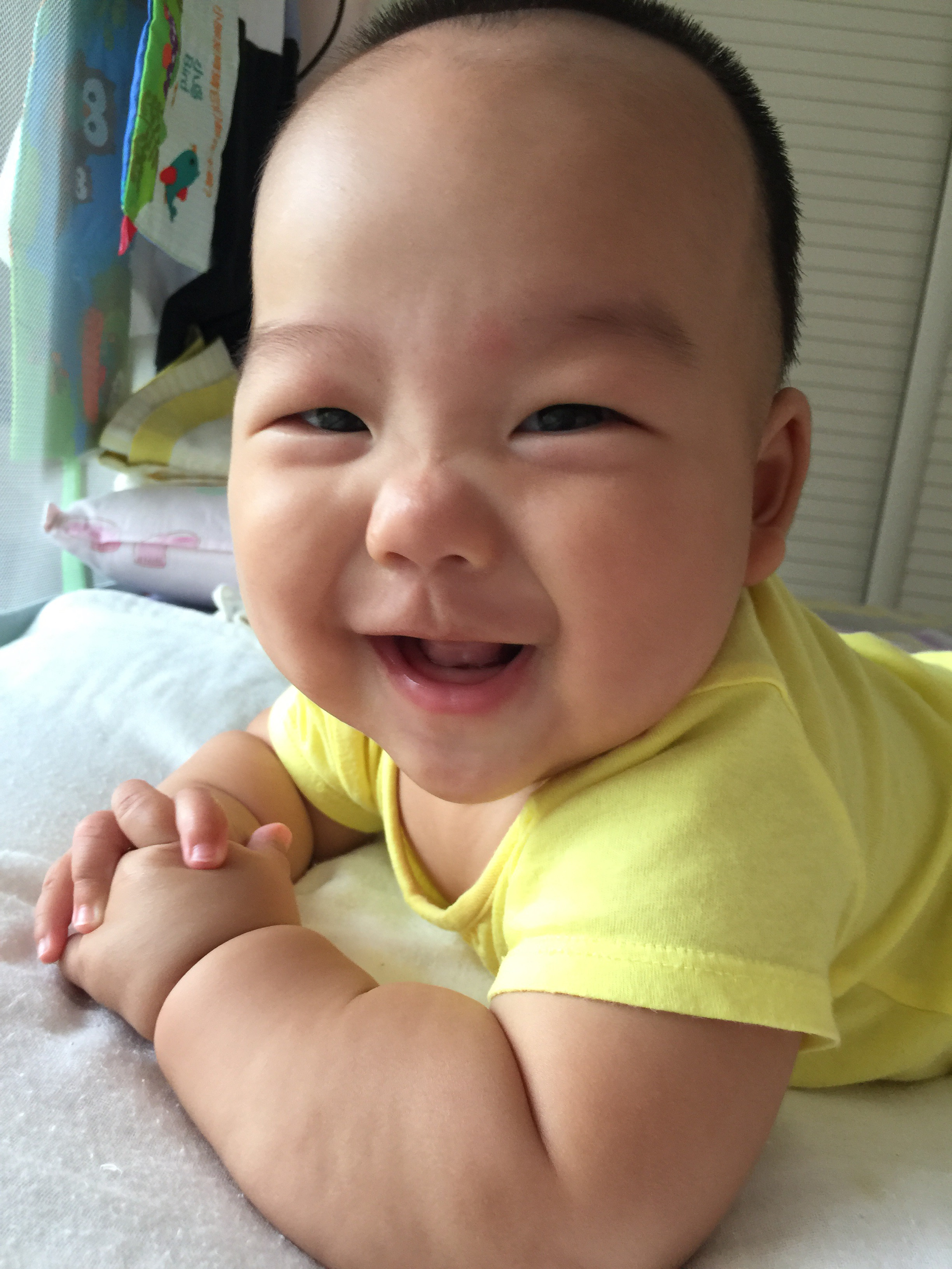 宝宝不肯喝奶粉要拿勺子喂,宝宝太犟不肯喝奶粉怎么办