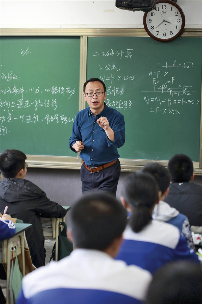 北川中学垮塌视频,北川中学地震惨景纪实
