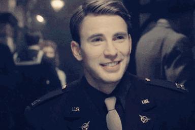 因性感胸肌，被黑粉称“甜心大胸”，美队凭什么成为复联老大？