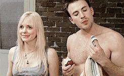 因性感胸肌，被黑粉称“甜心大胸”，美队凭什么成为复联老大？