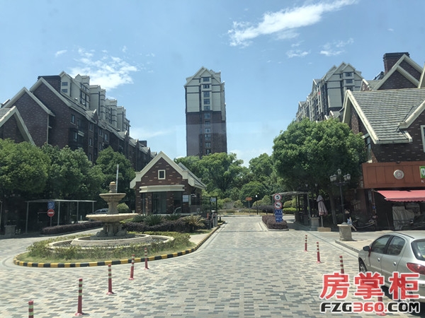 实探东港市民公园北地块：周边暂无竞品500米范围内有3所学校