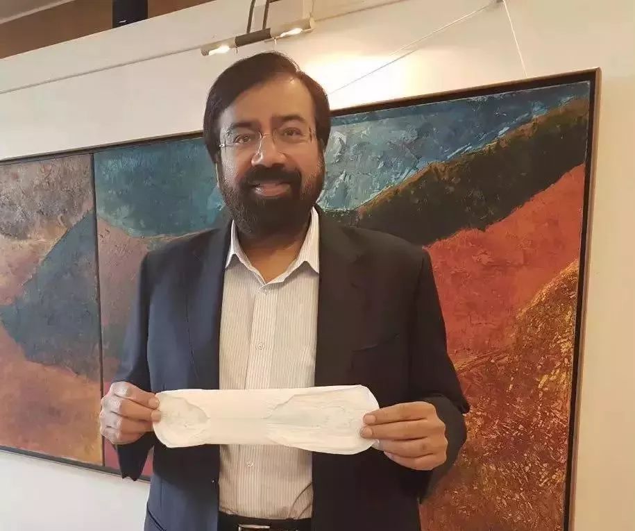 拿着卫生巾拍照为什么成了潮流？