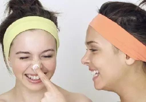 鼻子黑头多毛孔粗大出油怎么办,鼻子黑头出油怎么办小窍门