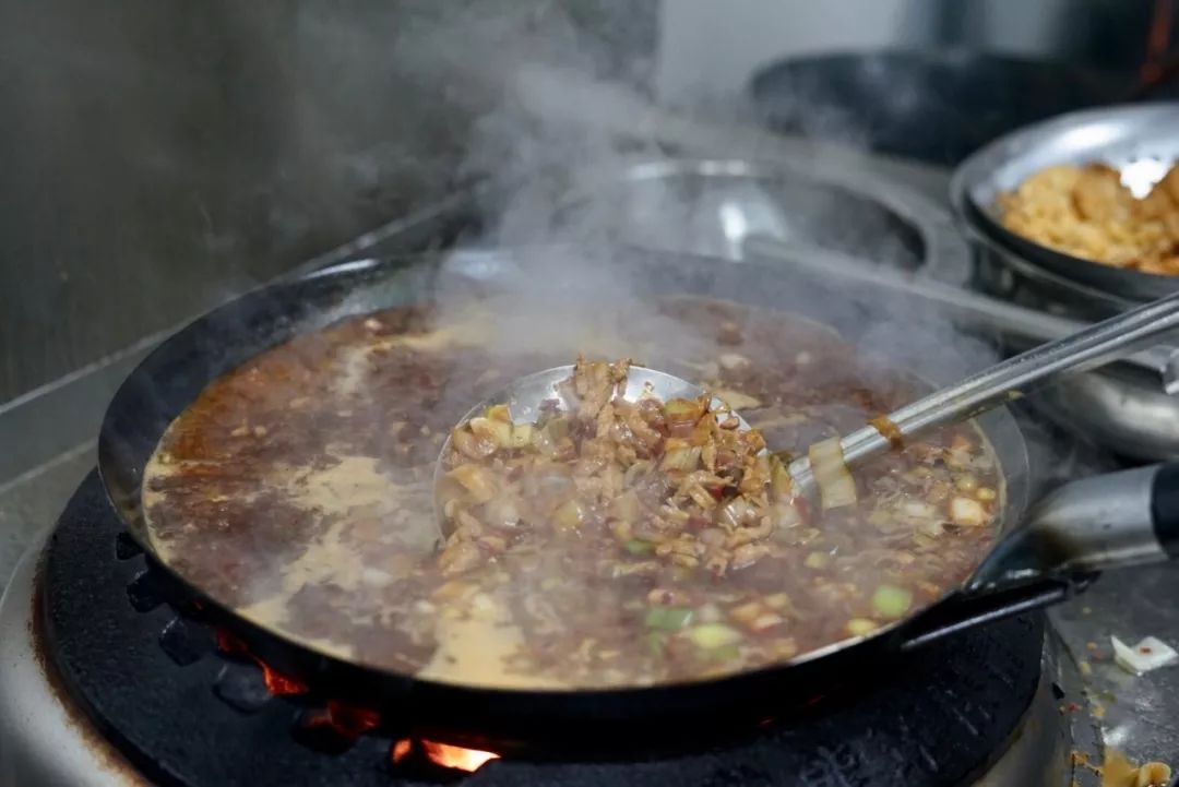 南京有一家古怪的面馆,南京最有名的肉丝面